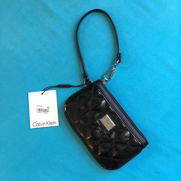NWT Calvin Klein black fauxpatent leather wristlet - Picture 1 of 8